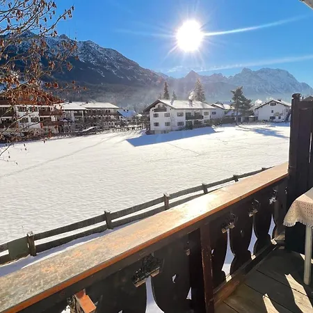 Alpengluehn & Restaurant 호텔 크룬