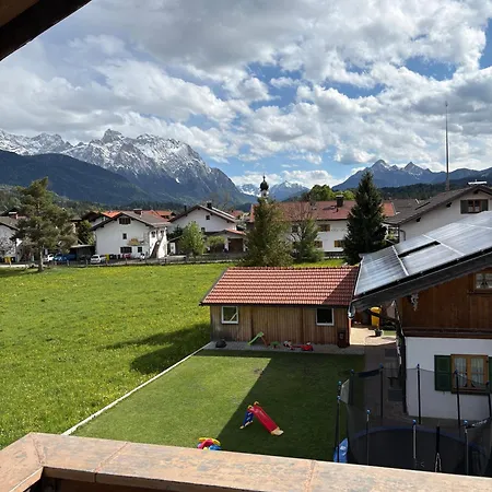 Alpengluehn & Restaurant מלון Krün